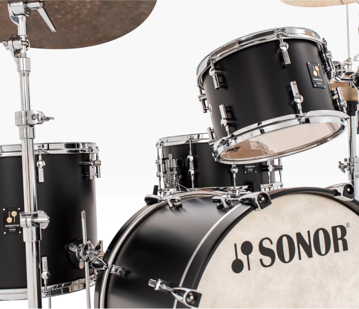 Sonor Momentum 20" 3-Piece Shell Pack in GT Black – rack tom and bass drum detail