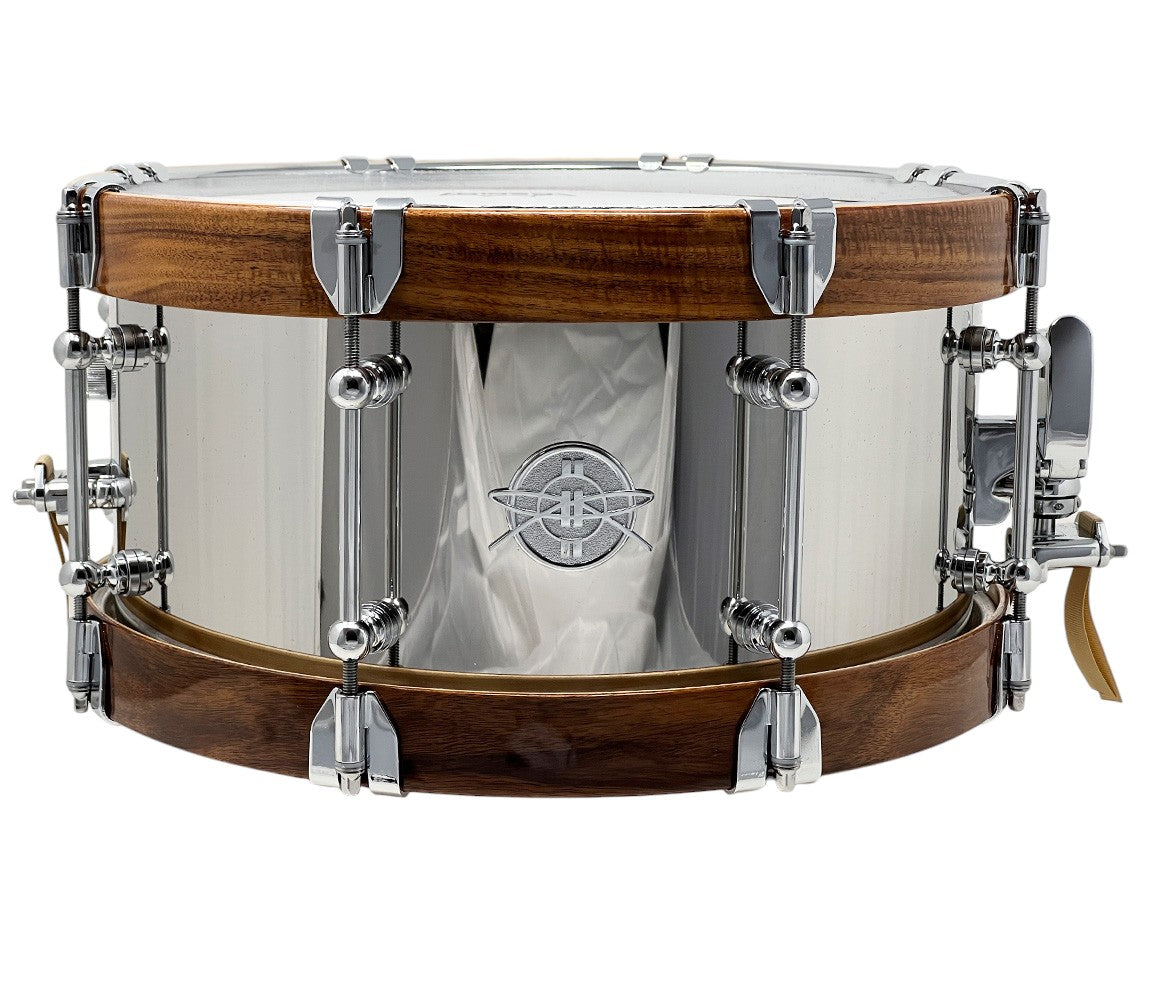Dunnett Classic 14" x 7" Snare Drum in Polished Stainless Steel with American Maple Wood Hoops