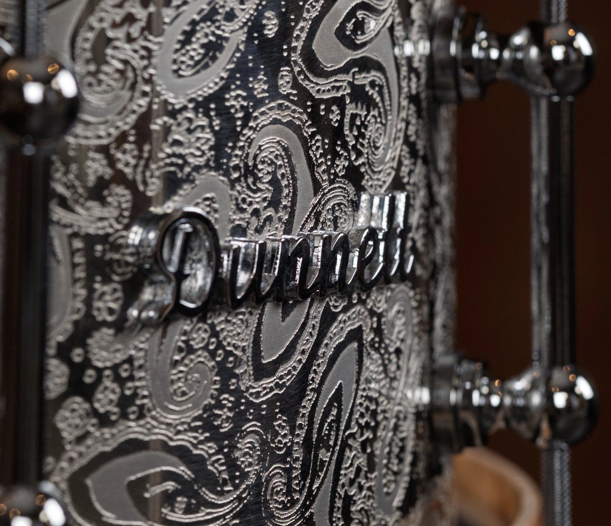 Dunnett Classic 14" x 6.5" 'JAMES TRUSSART' Snare Drum in Paisley Silver with Wood Hoops