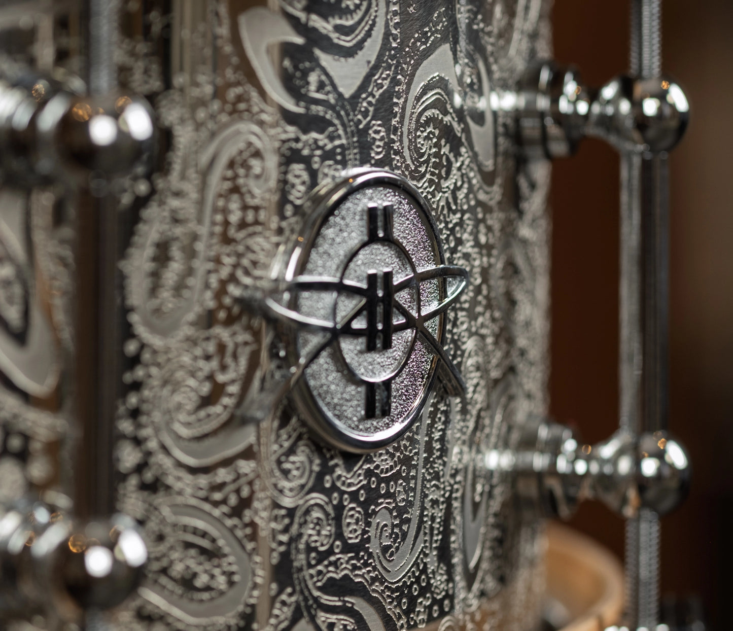 Dunnett Classic 14" x 6.5" 'JAMES TRUSSART' Snare Drum in Paisley Silver with Wood Hoops