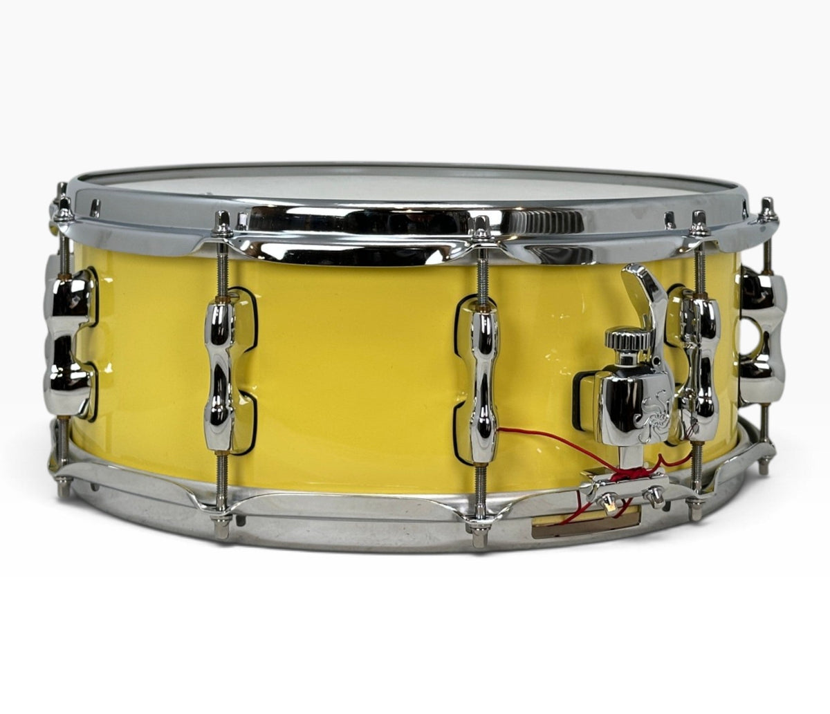 Ex Demo Sakae Evolved 14" x 5.5" Snare Drum in Cheese Cake – strainer side view