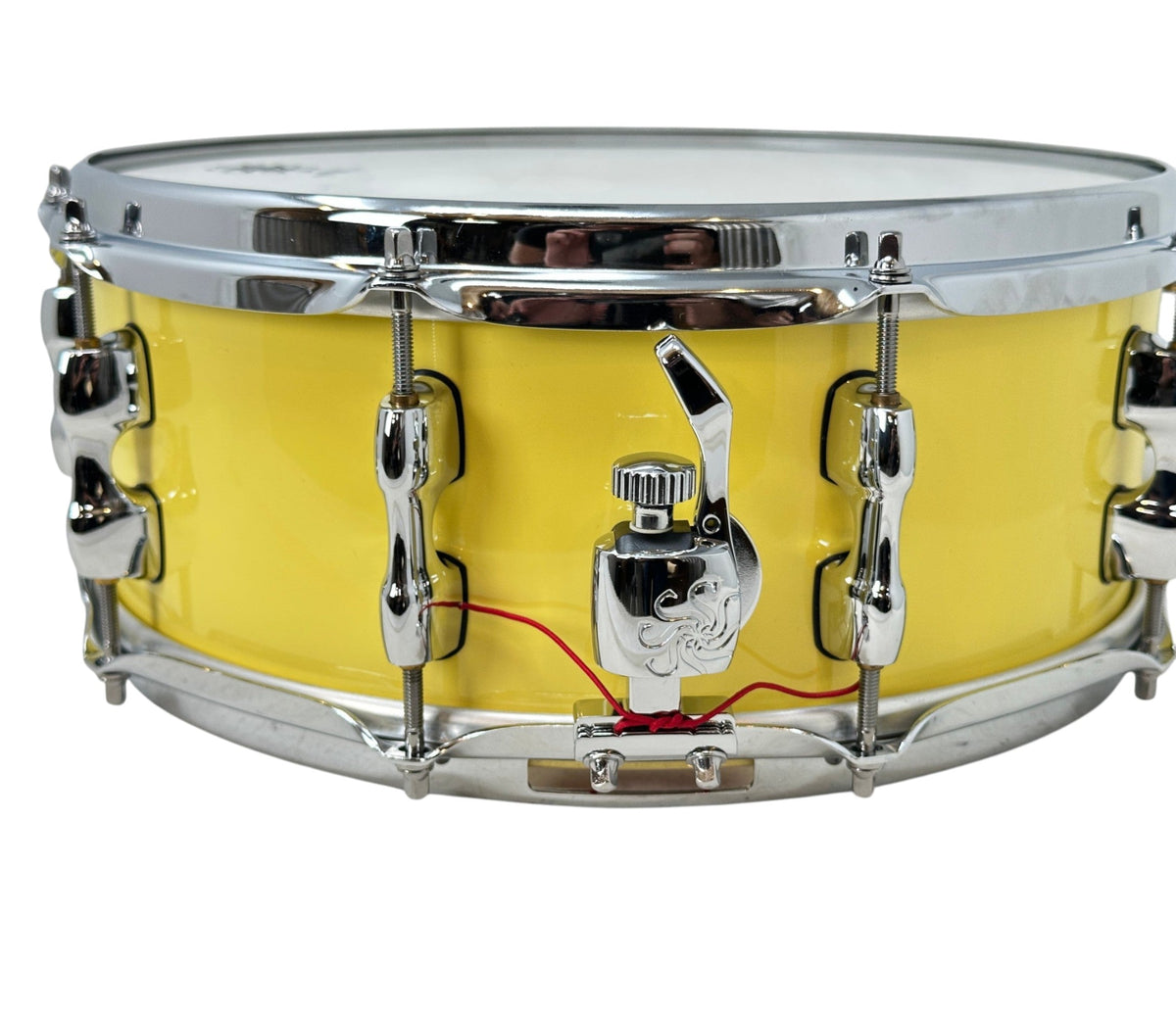 Ex Demo Sakae Evolved 14" x 5.5" Snare Drum in Cheese Cake – close-up of snare strainer