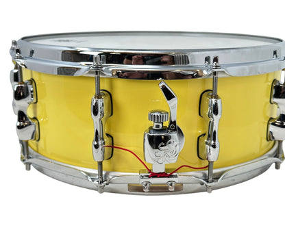 Ex Demo Sakae Evolved 14" x 5.5" Snare Drum in Cheese Cake – close-up of snare strainer