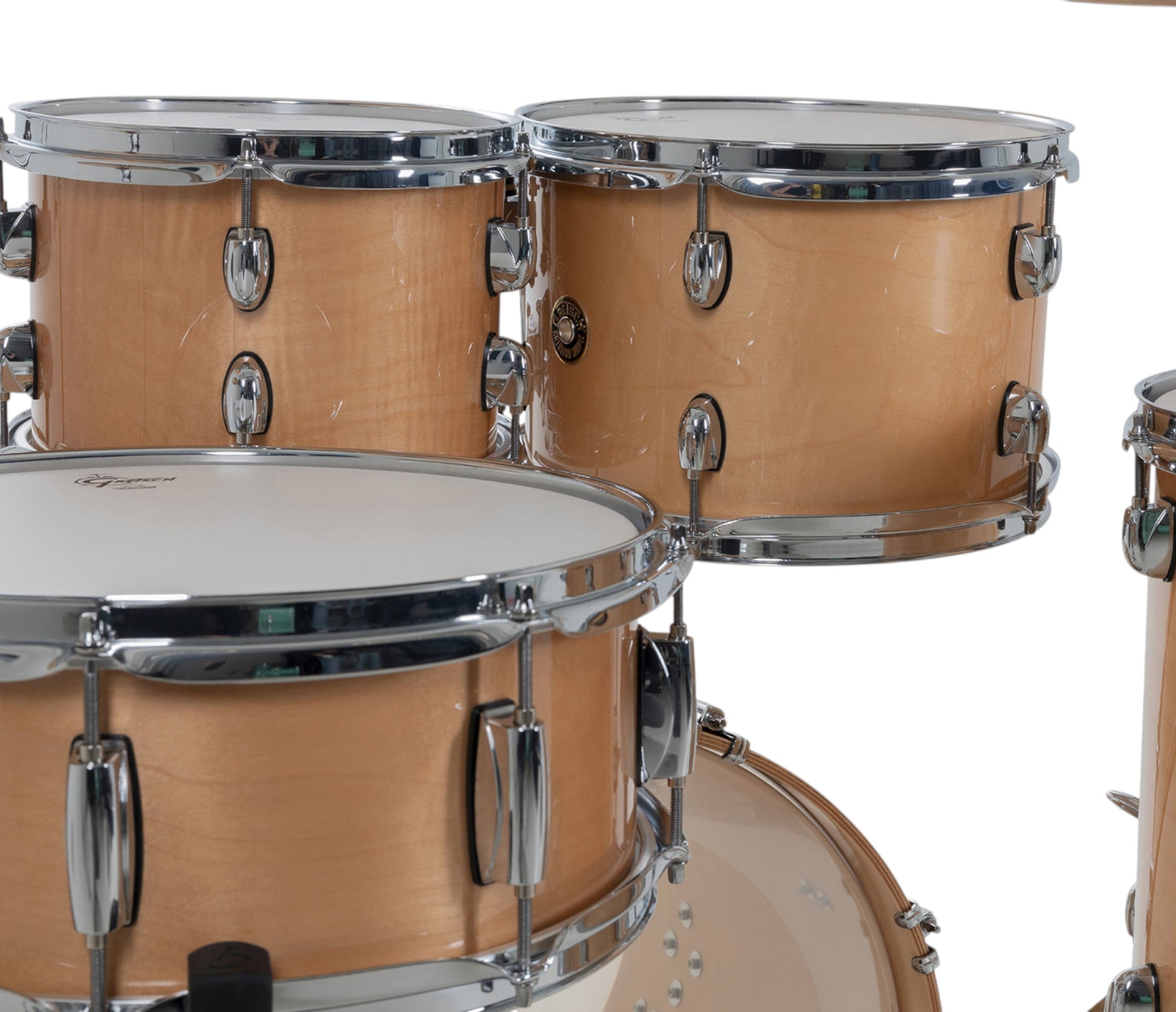 Gretsch Catalina Maple 20" 5-piece drum kit in Antique Maple – rack tom and snare drum close-up