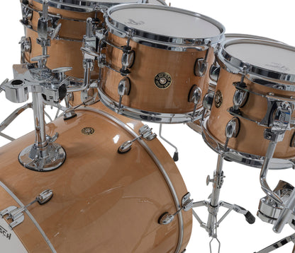 Gretsch Catalina Maple 22" 7-piece drum kit in Antique Maple – rack tom and GTS mount close-up
