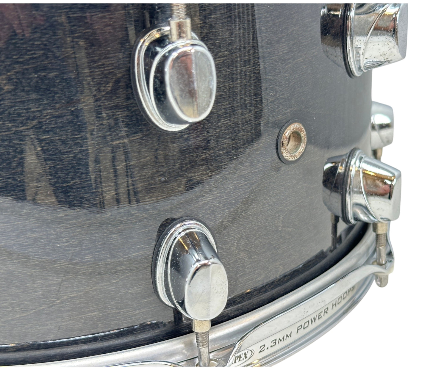 Mapex Pro M black maple shell, air vent and Power Hoop detail