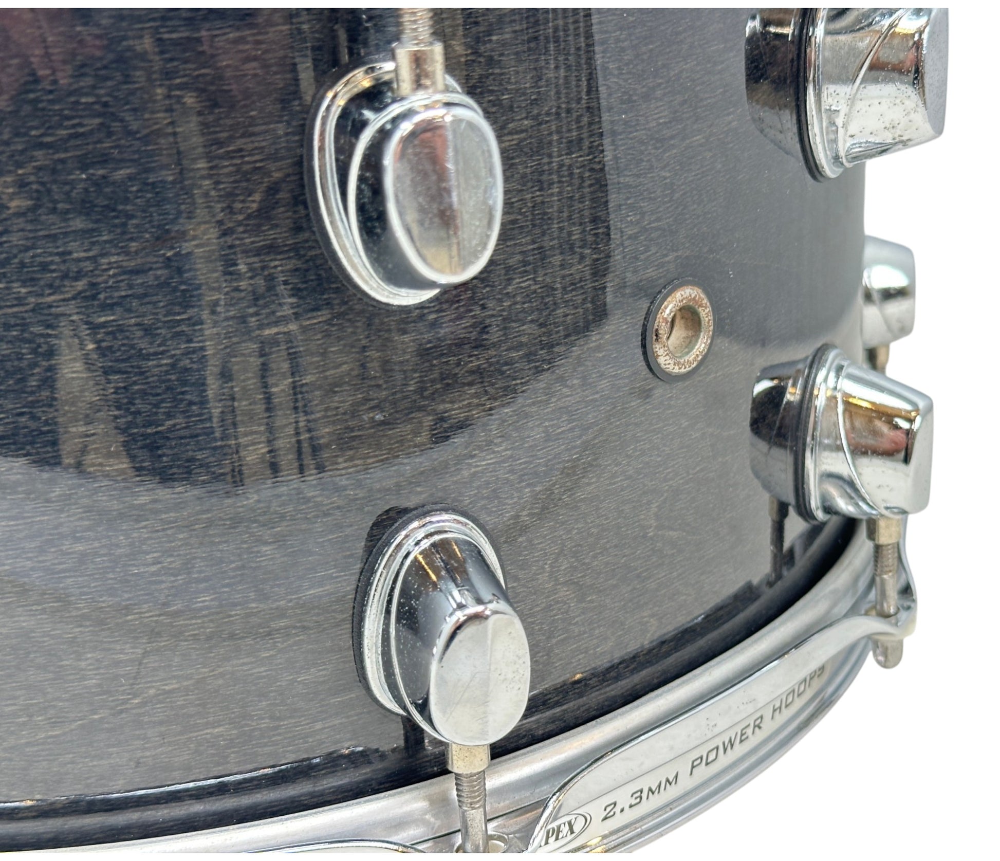 Mapex Pro M black maple shell, air vent and Power Hoop detail