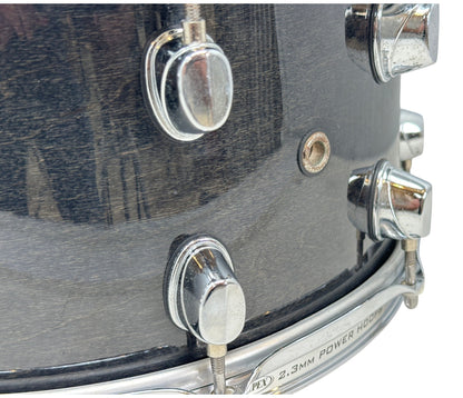 Mapex Pro M black maple shell, air vent and Power Hoop detail