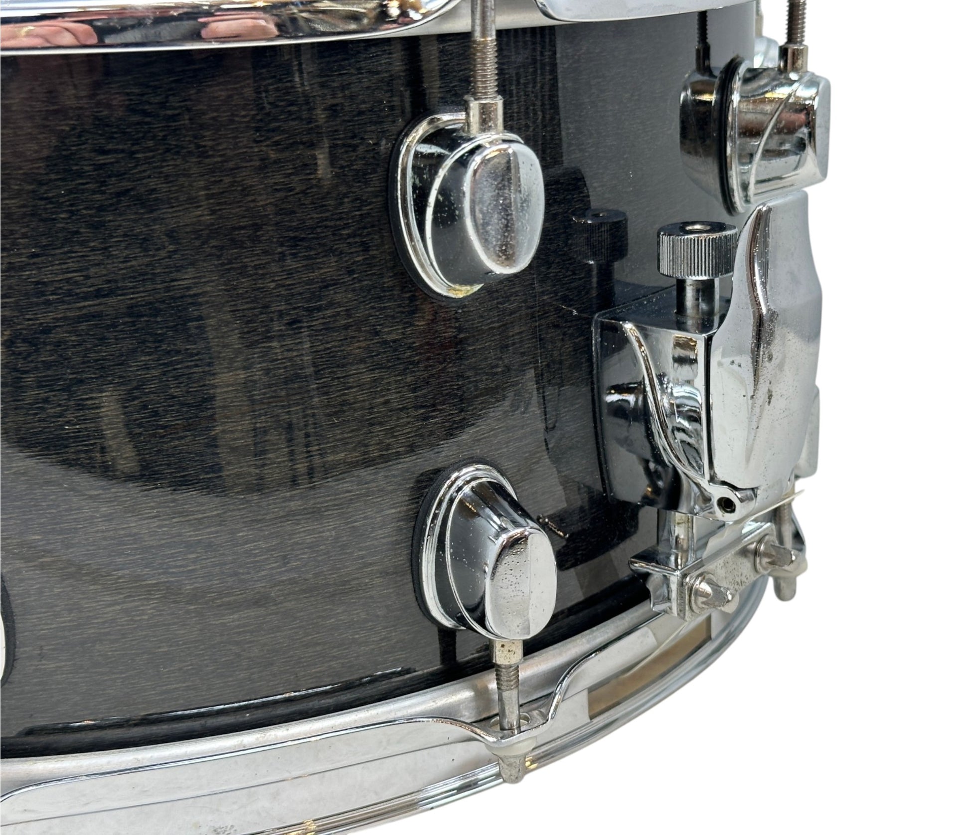 Mapex Pro M snare throw-off and low-mass lug detail