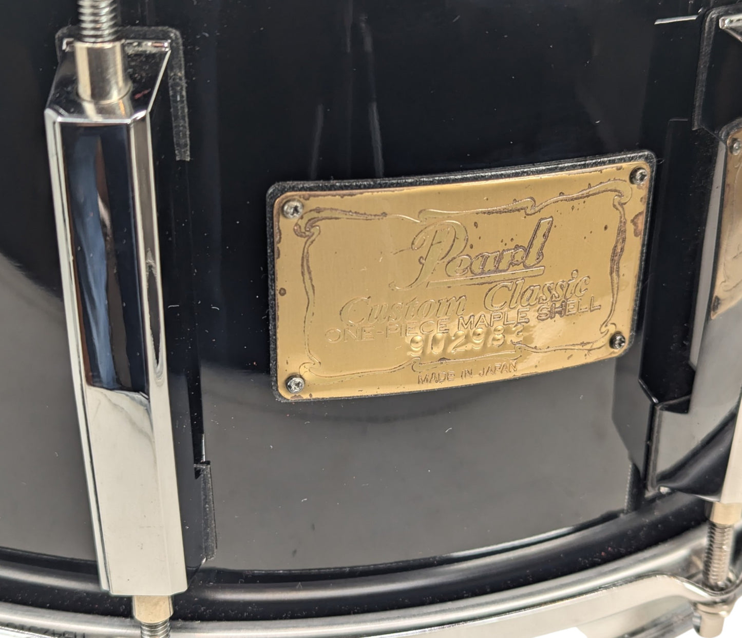 Pre Loved Pearl 14" x 6.5" Custom Classic Solid Shell Maple Snare Drum in Piano Black