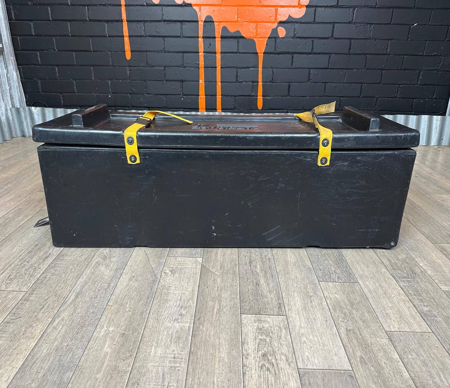 Pre Loved 40" Hardware Hardcase with Wheels