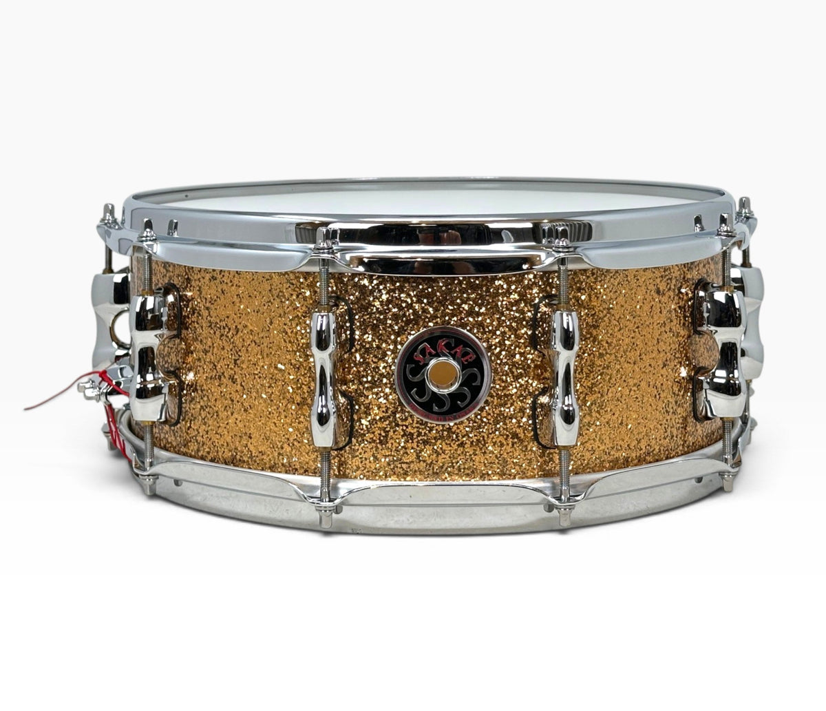 Sakae Evolved 14" x 5.5" Snare Drum in Gold Champagne – side view with Sakae badge