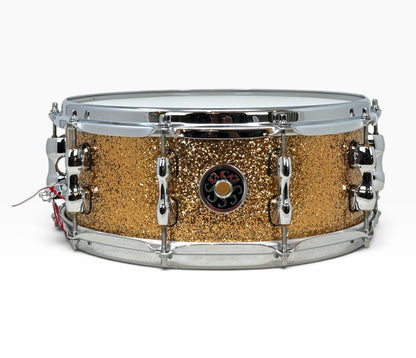Sakae Evolved 14" x 5.5" Snare Drum in Gold Champagne – side view with Sakae badge