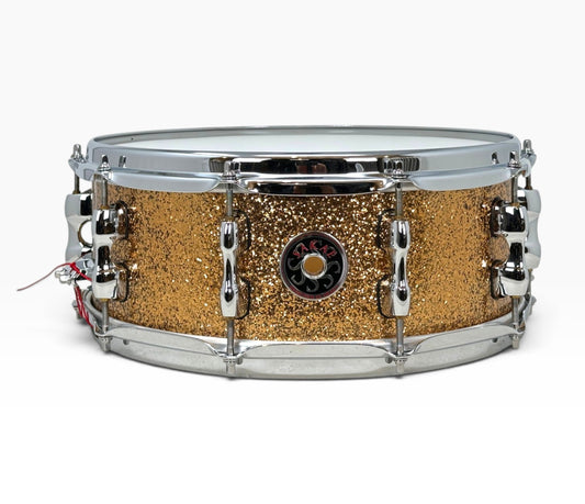 Sakae Evolved 14" x 5.5" Snare Drum in Gold Champagne – side view with Sakae badge