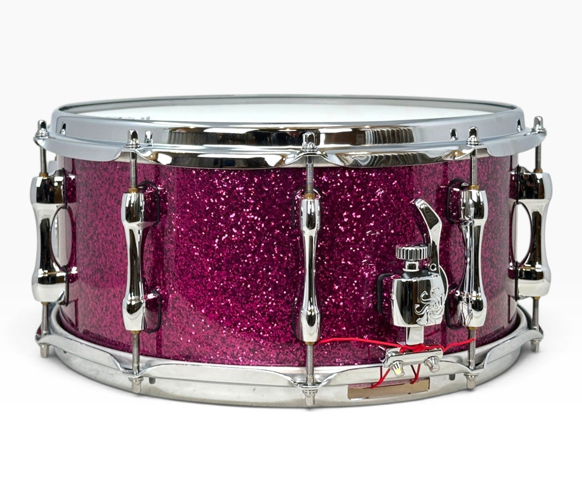 Sakae Evolved 14" x 6.5" Snare Drum in Magenta Sparkle – strainer side view