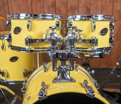 Sakae Evolved Gen2 rack toms and 18-inch bass drum in Cheesecake Lacquer