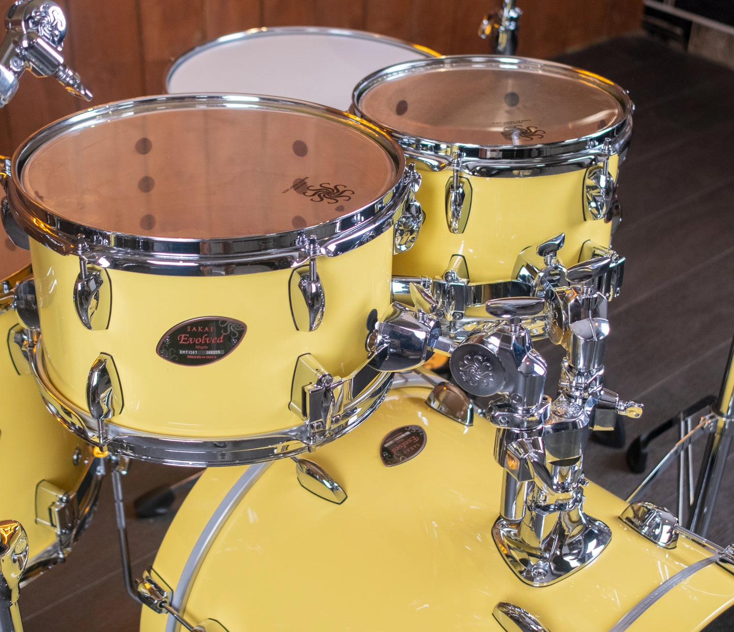 Sakae Evolved Gen2 maple rack toms and mounting hardware – overhead detail