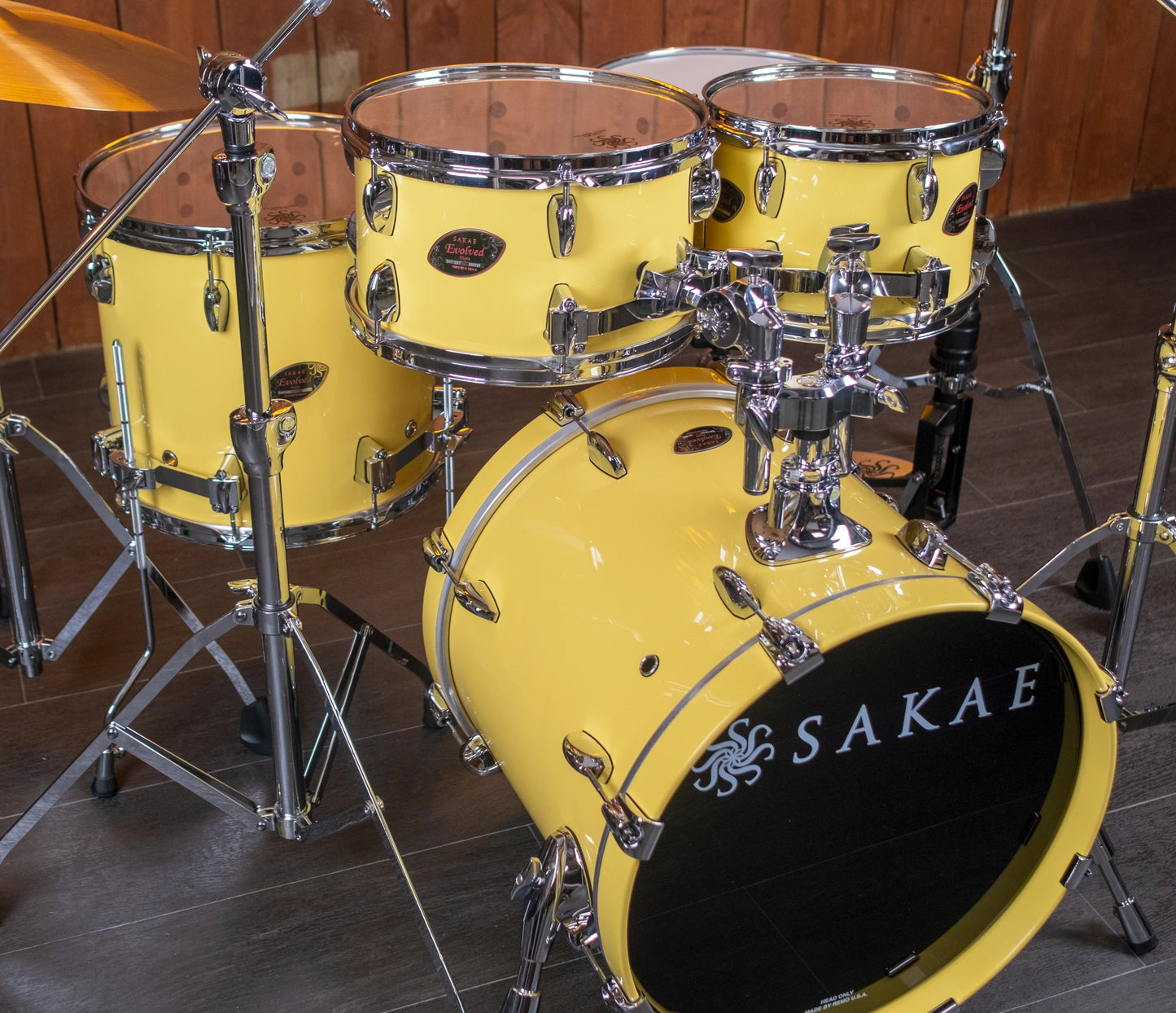 Sakae Evolved Gen2 18-inch drum kit in Cheesecake Lacquer – angled view
