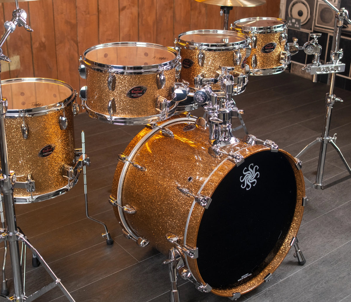Sakae Evolved Gen2 20-inch Gold Champagne Sparkle kit – three-quarter view