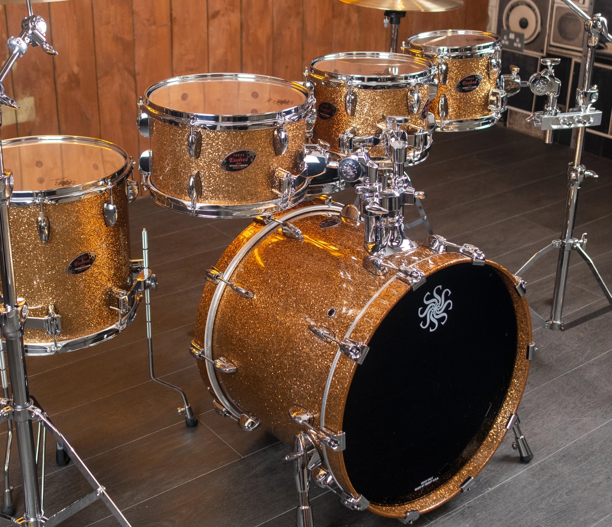 Sakae Evolved Gen2 20-inch Gold Champagne Sparkle kit – three-quarter view