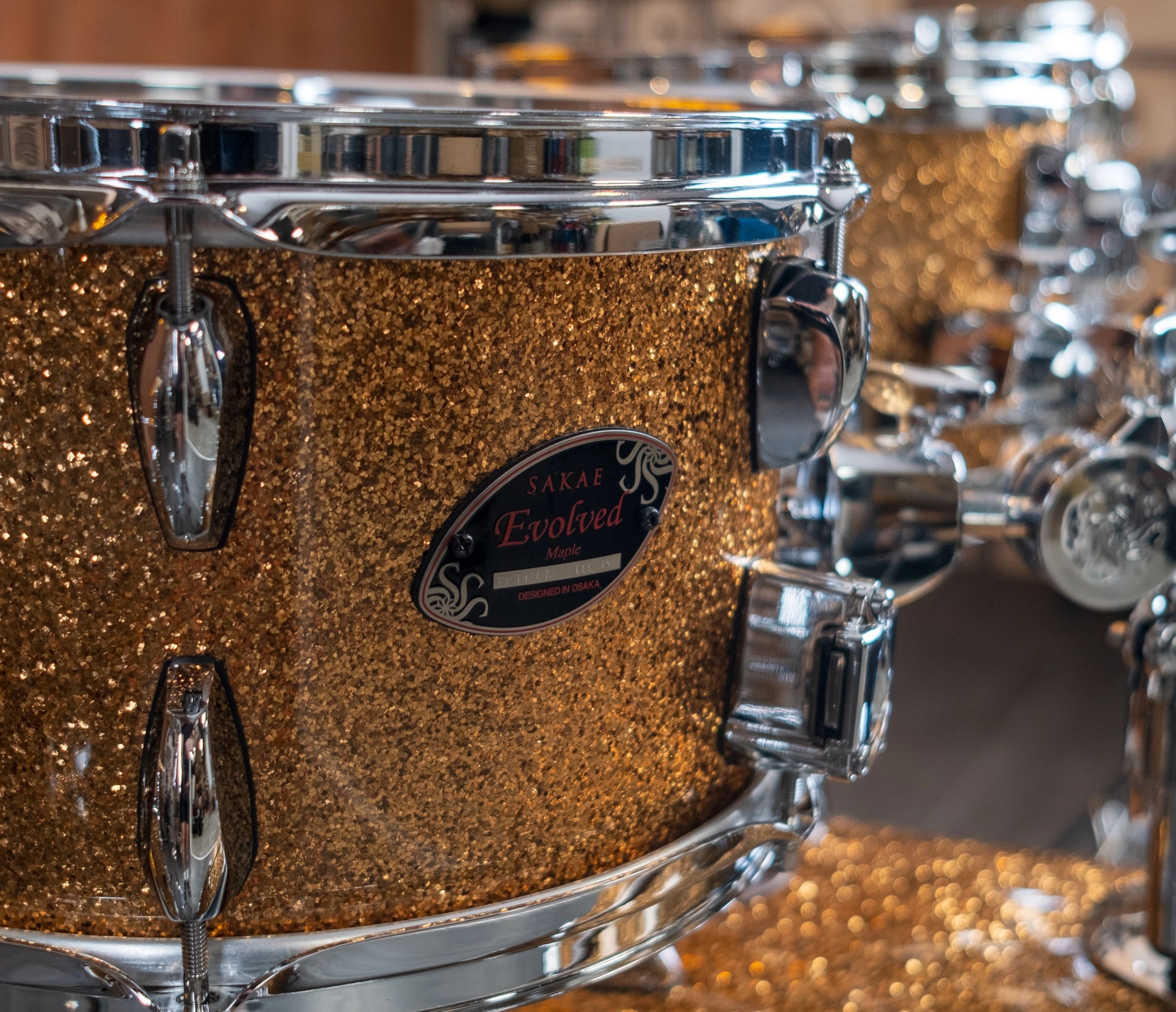 Sakae Evolved Gen2 badge on Gold Champagne Sparkle maple shell