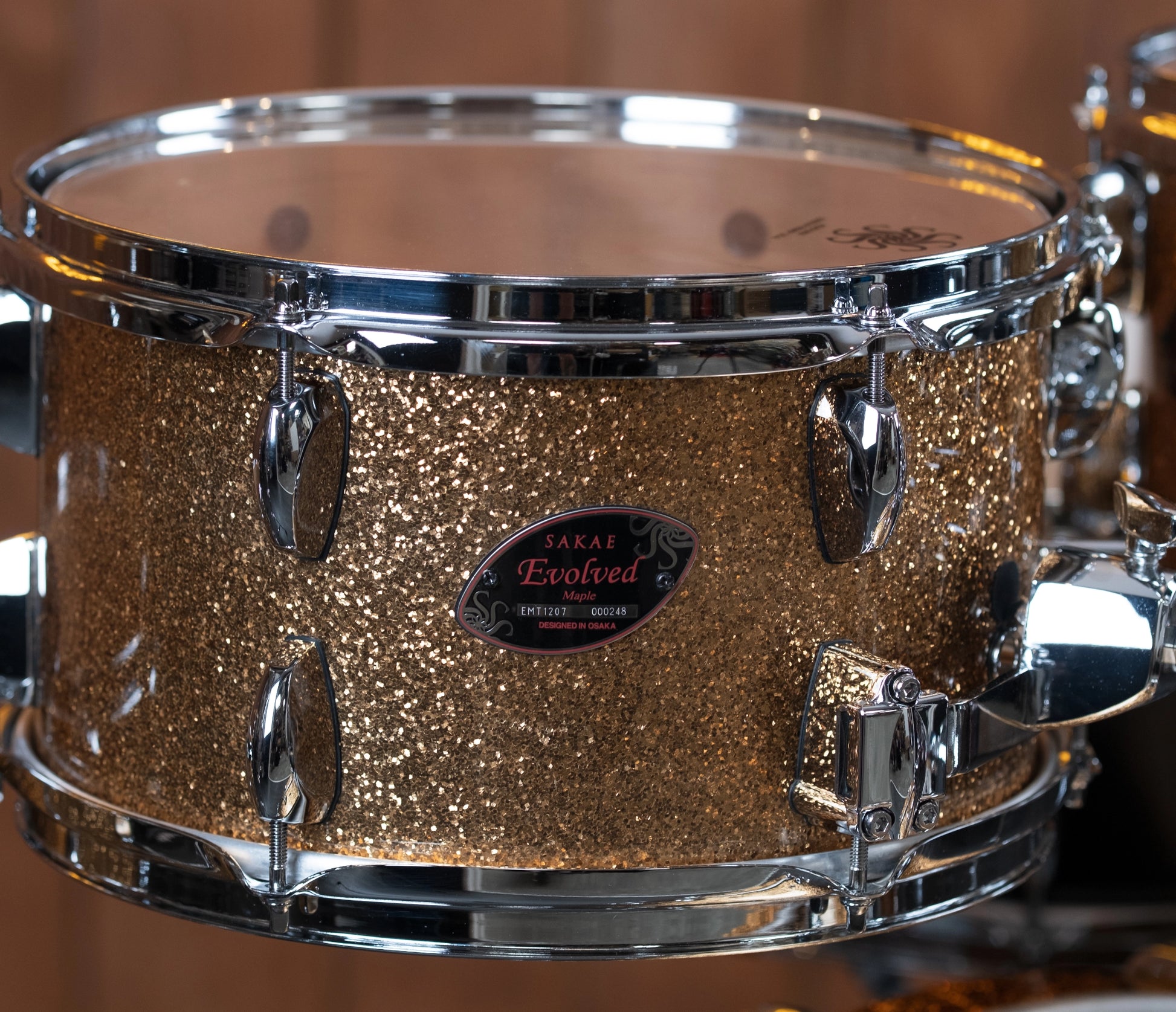 Sakae Evolved Gen2 floor tom in Gold Champagne Sparkle – close-up