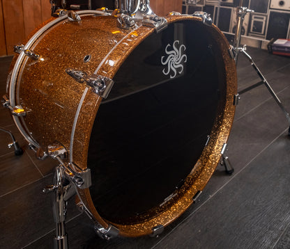 Sakae Evolved Gen2 20-inch bass drum in Gold Champagne Sparkle – angled view