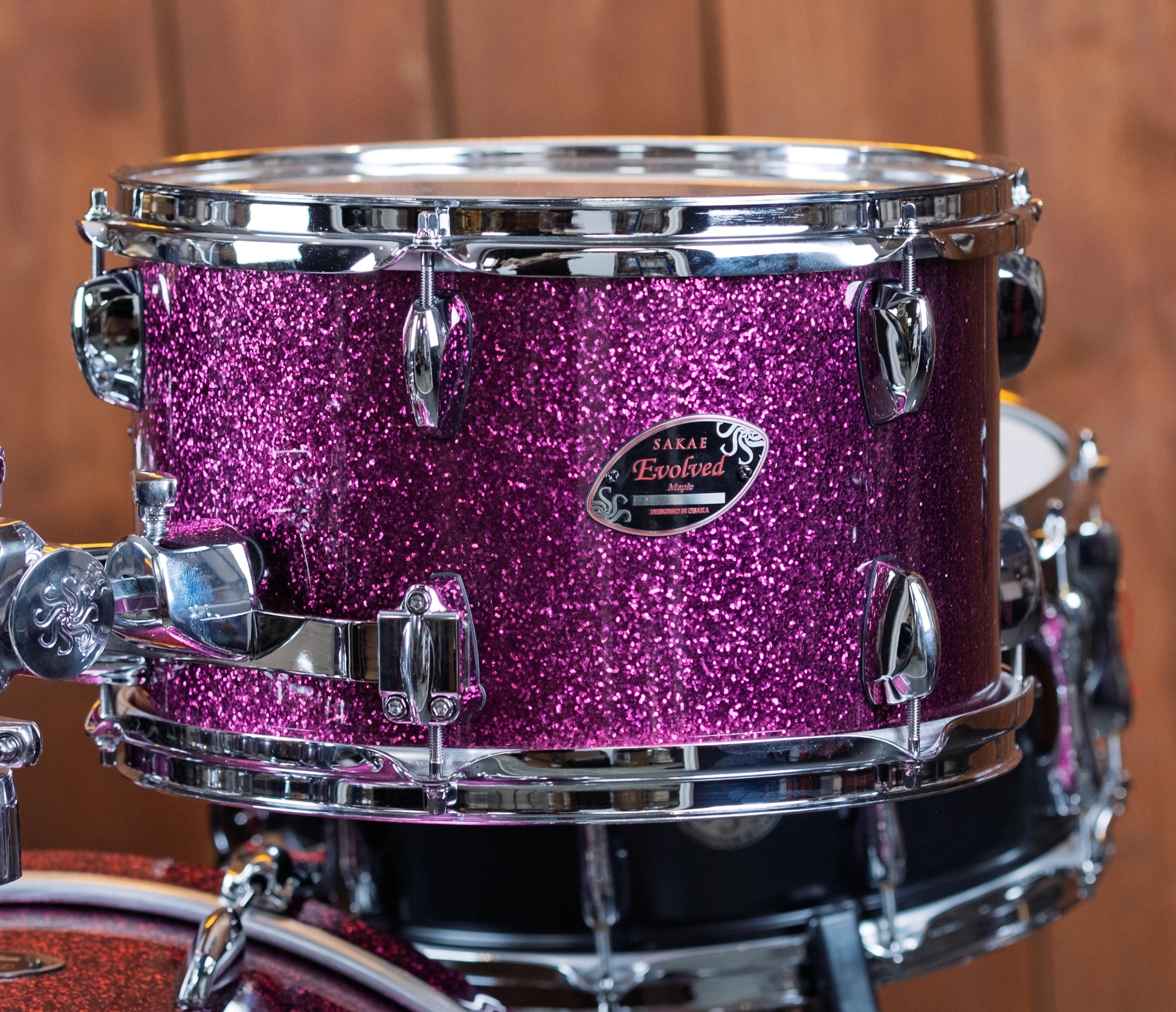 Sakae Evolved Gen2 22-inch Magenta Sparkle shell pack – angled view