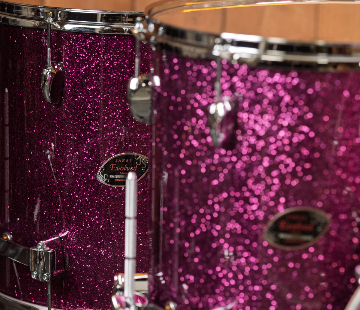 Sakae Evolved Gen2 floor tom in Magenta Sparkle – close-up