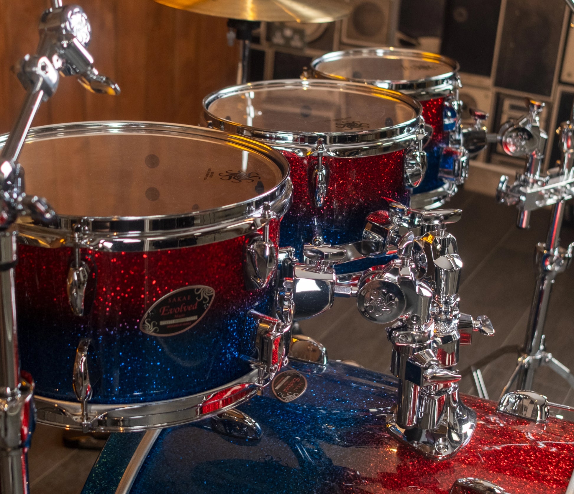 Sakae Evolved Gen2 toms and bass drum showing Fire & Water Sparkle fade