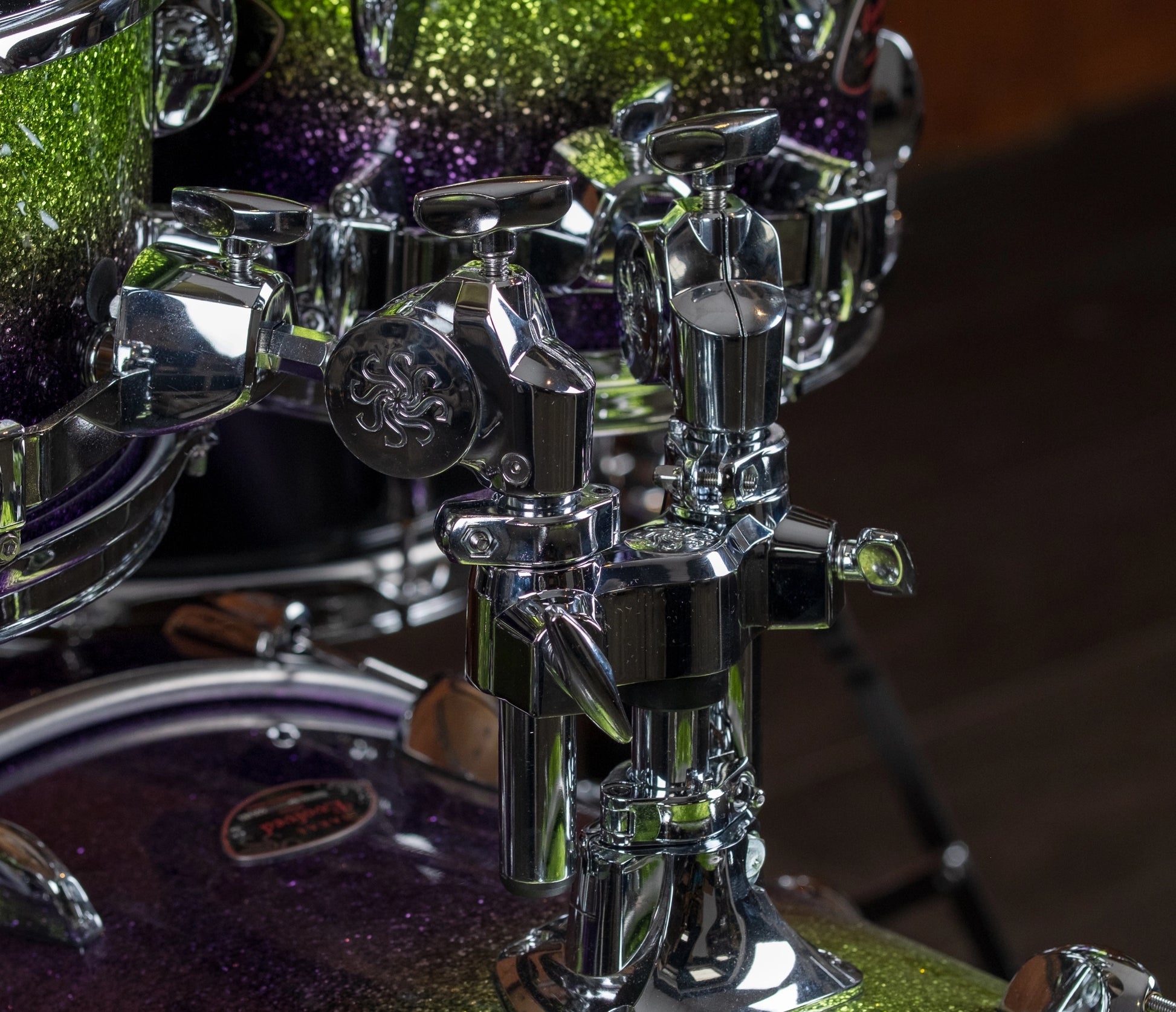Sakae Evolved Gen2 tom mounting hardware on Grapes Sparkle shell