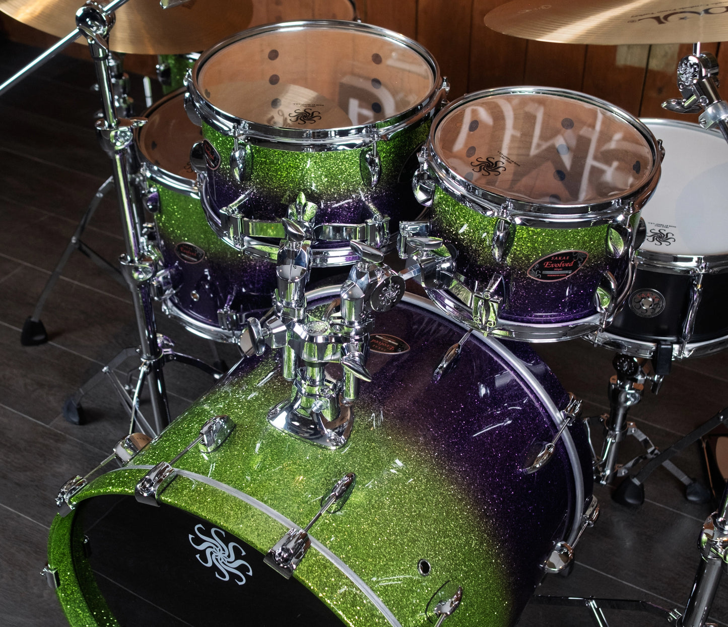 Sakae Evolved Gen2 rack toms and 22-inch bass drum – overhead detail
