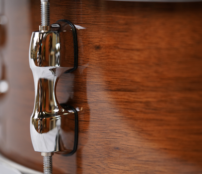 Sakae MIJ 14" x 5.5" Walnut Snare Drum – walnut shell and lug close-up