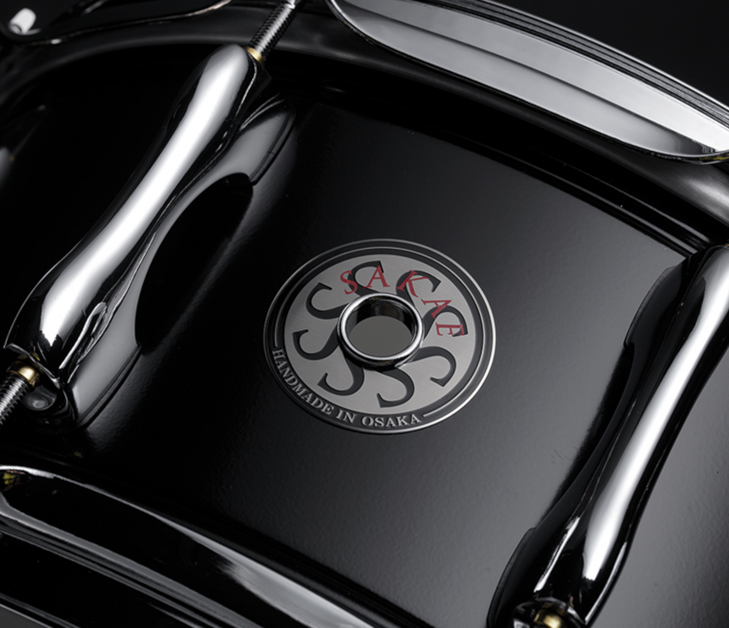 Sakae MIJ 14" x 6.5" Steel Snare Drum in Black Semi Gloss logo closeup