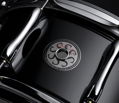 Sakae MIJ 14" x 6.5" Steel Snare Drum in Black Semi Gloss logo closeup