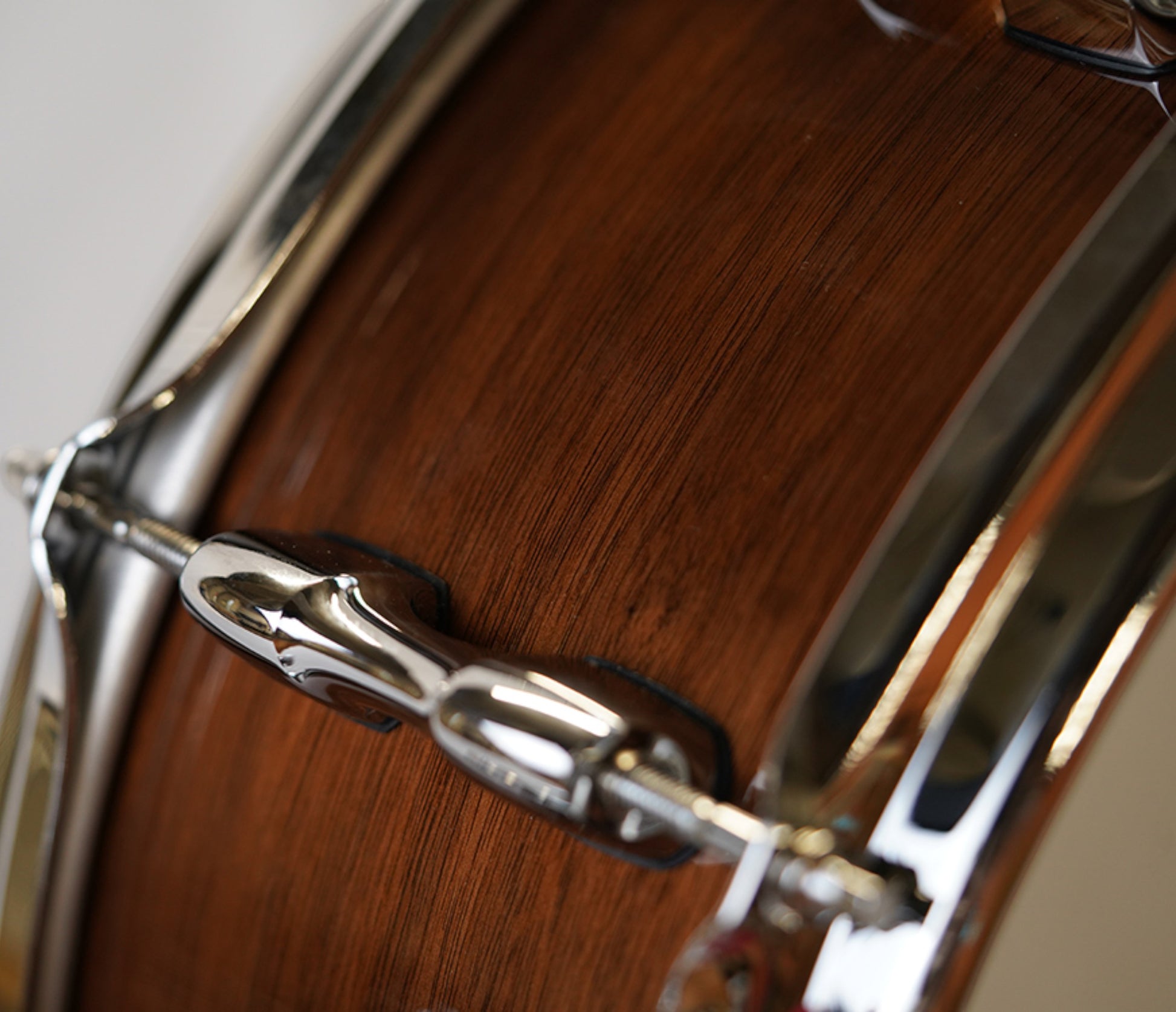 Sakae MIJ 14" x 6.5" Walnut Snare Drum SD1465WNJ wood texture closeup