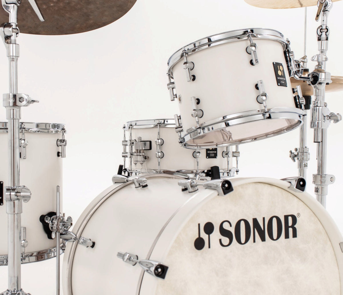 Sonor Momentum 20" 3-Piece Shell Pack in Satin Pure White – rack tom and bass drum detail