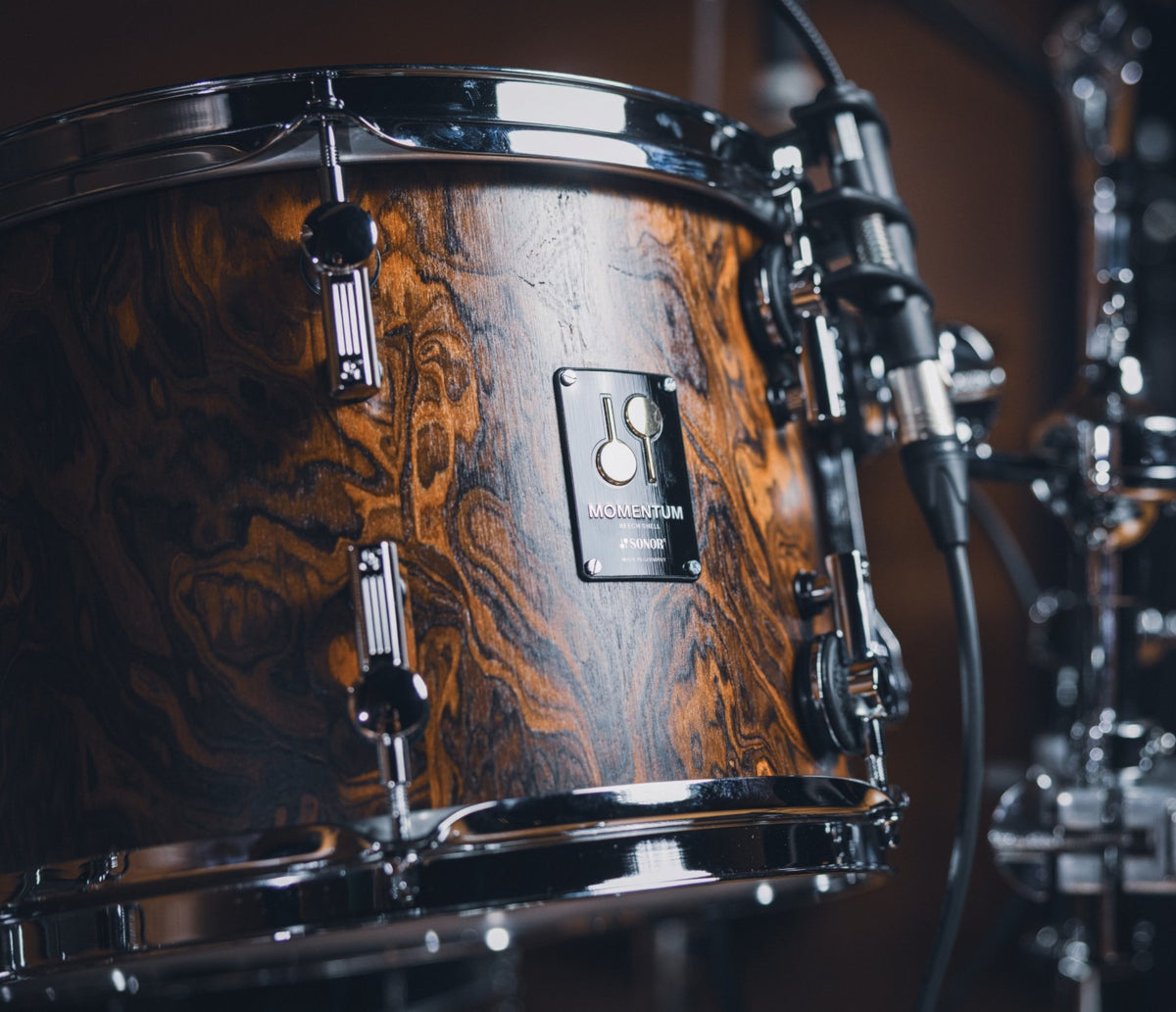 Sonor Momentum 22" 3-Piece Shell Pack in California Burl – burl veneer tom shell close-up