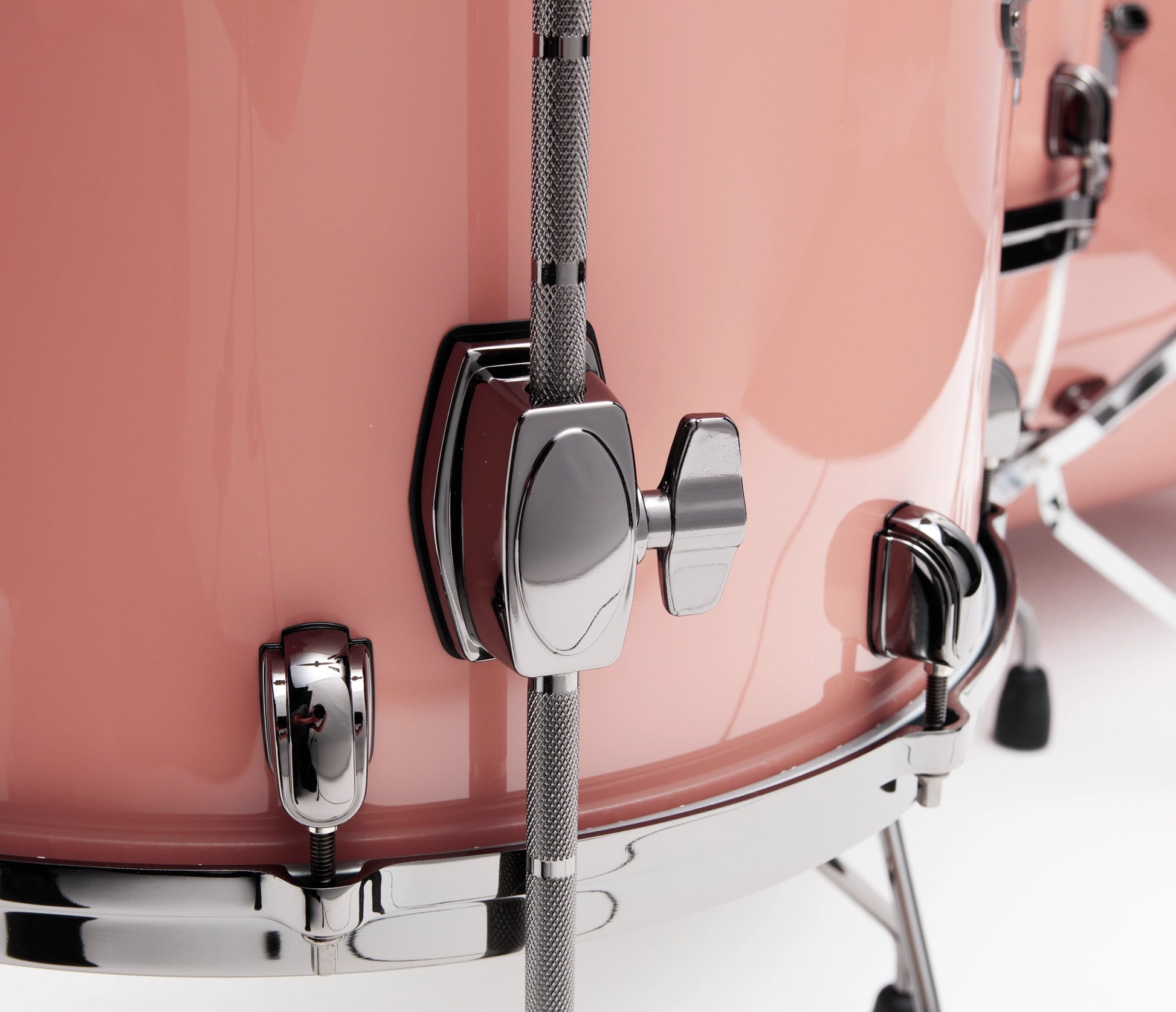 Tama Starclassic Performer 22" 5-Piece Shell Pack in Dusty Rose lug closeup