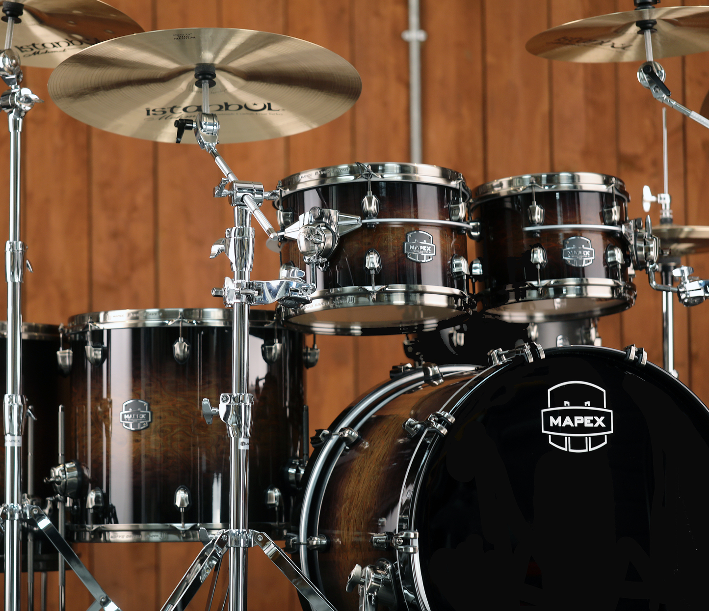 Mapex Saturn Evolution 22" 5-Piece Shell Pack in Exotic Night Forest Rack Toms Closeup