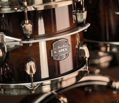 Mapex Saturn Evolution 22" 5-Piece Shell Pack in Exotic Night Forest Single rack tom badge closeup