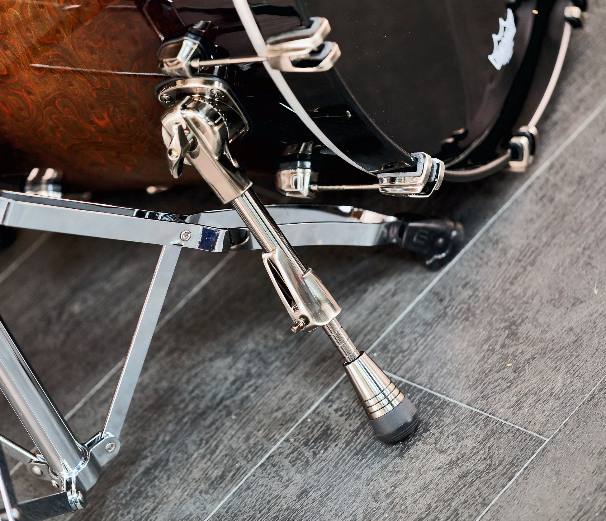 Mapex Saturn Evolution Exotic Night Forest bass drum feet closeup