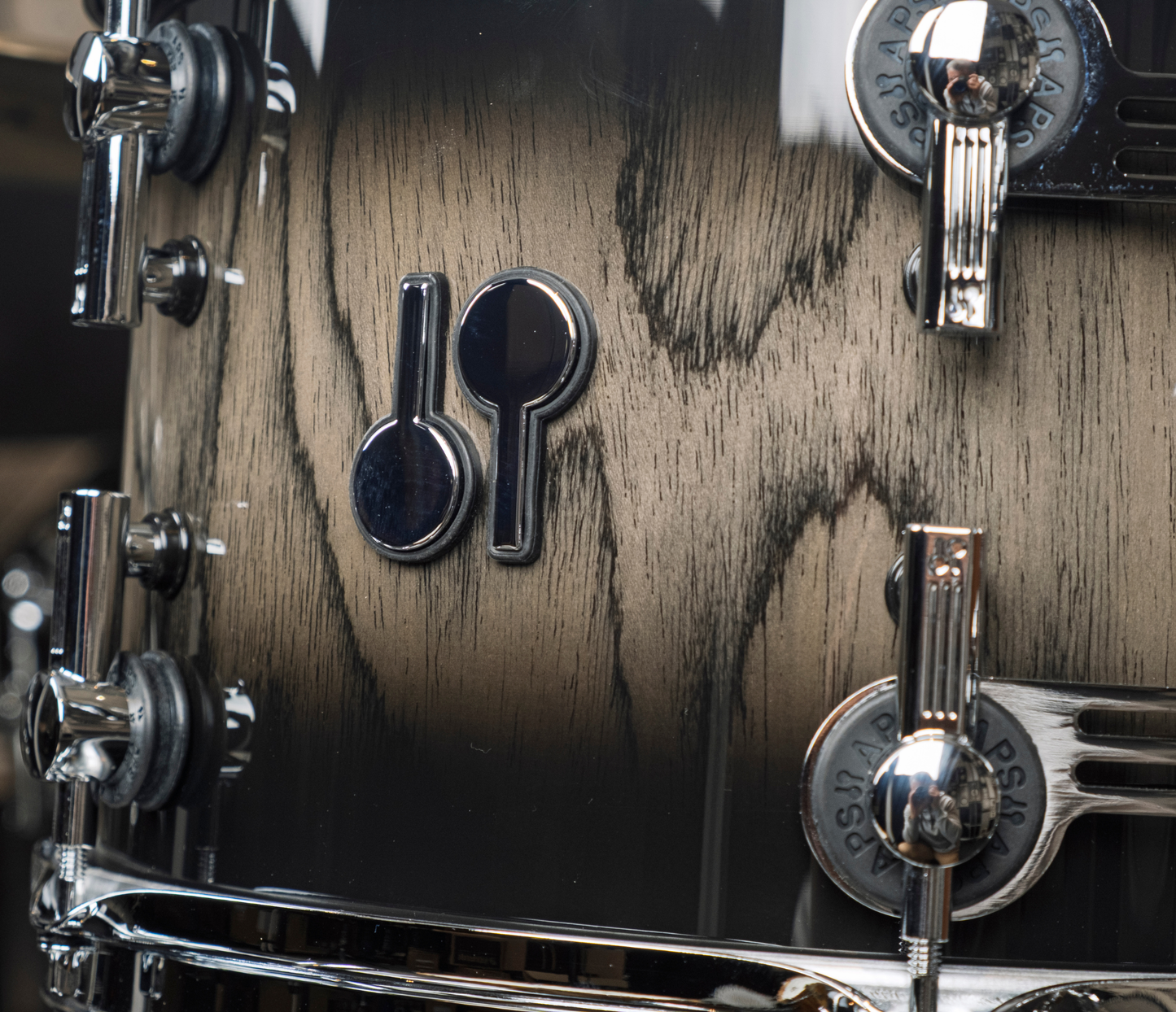 SONOR SQ2 22" 3-piece Shell Pack In Snow Tiger High Gloss with Black Burst