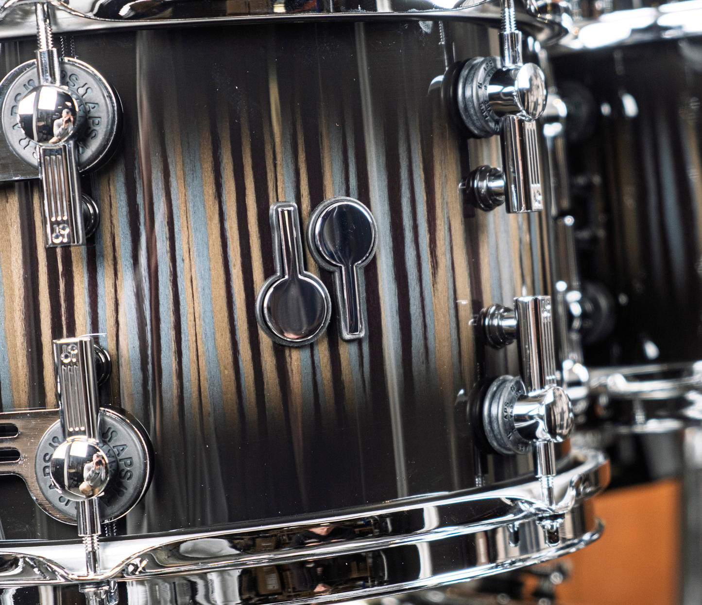 SONOR SQ2 22" 4-piece Shell Pack In Strata Wood High Gloss Black Burst